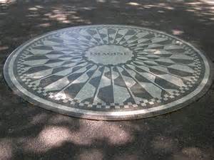 Picture courtesy of strawberry-guides.blogspot....